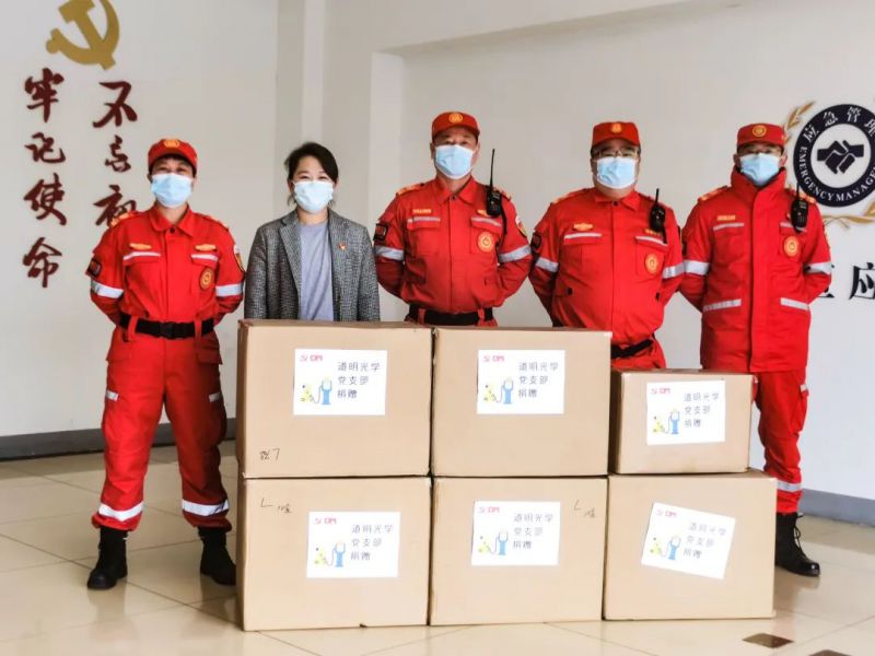 岂曰无衣，，，，，与子同袍